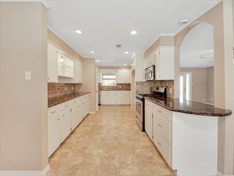 201 Dora Street Cleveland TX 77328