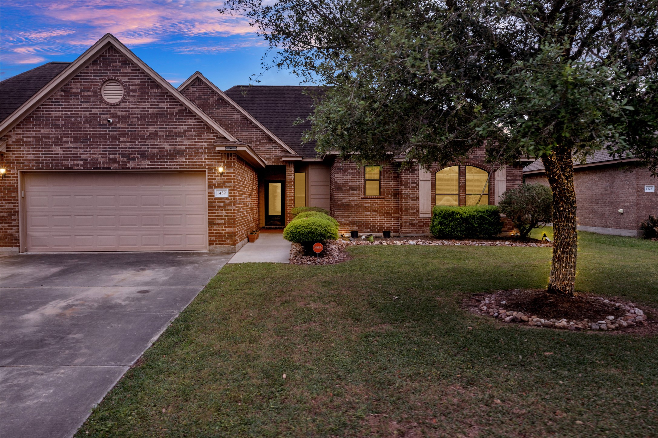 1432 S Bluebonnet Lane Angleton TX 77515