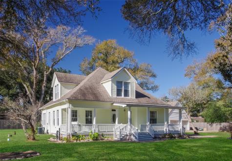 714 NW Front Street Sealy TX 77474