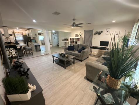5714 Southwind Street Houston TX 77033