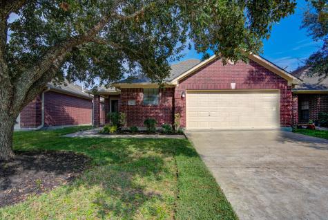 213 Live Oak Lane Friendswood TX 77546