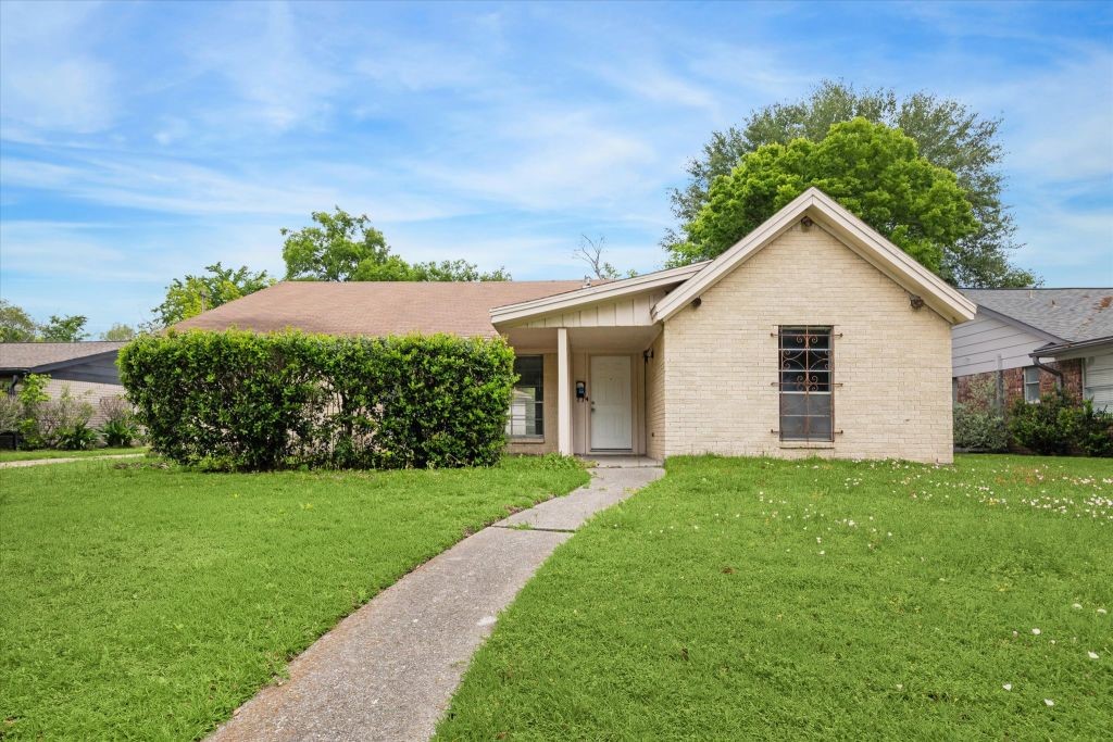 5206 Trail Lake Drive Houston TX 77045
