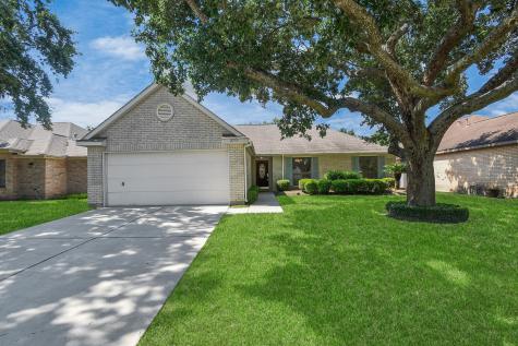 2715 S Peach Hollow Circle Pearland TX 77584