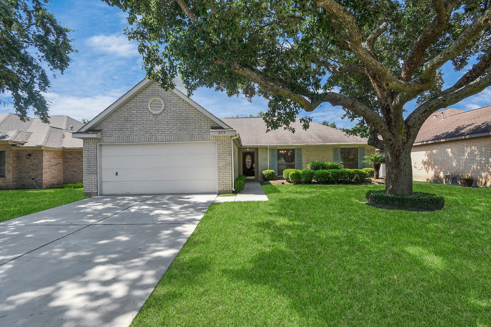 2715 S Peach Hollow Circle Pearland TX 77584