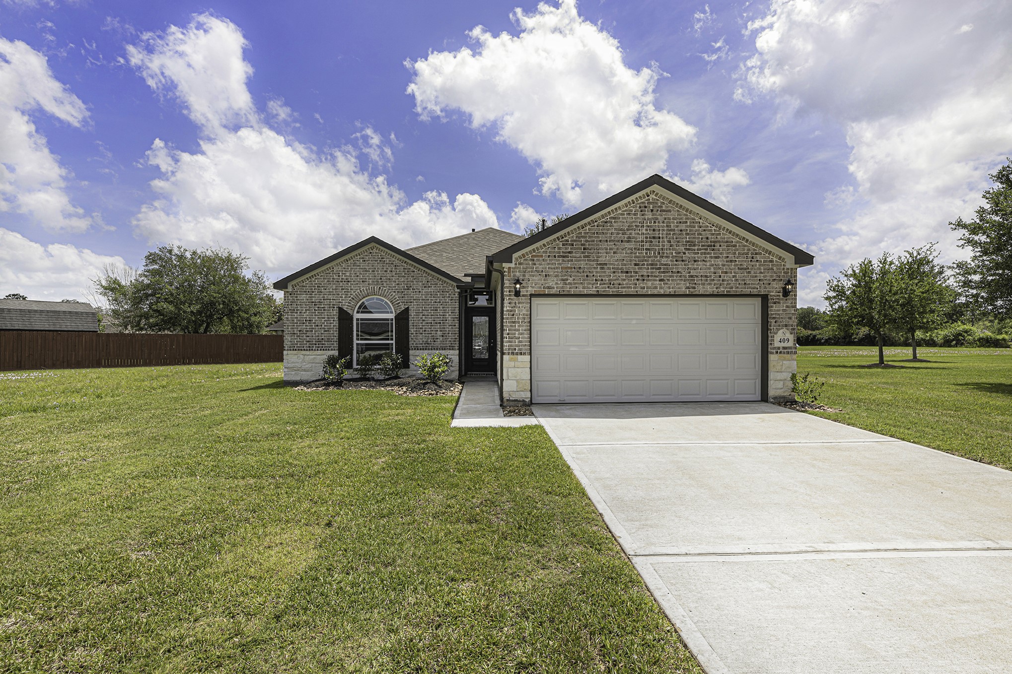 409 Valle Verde Lane West Columbia TX 77486