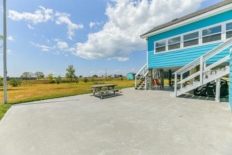 1041 N Monkhouse Drive Crystal Beach TX 77650