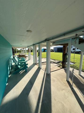1041 N Monkhouse Drive Crystal Beach TX 77650