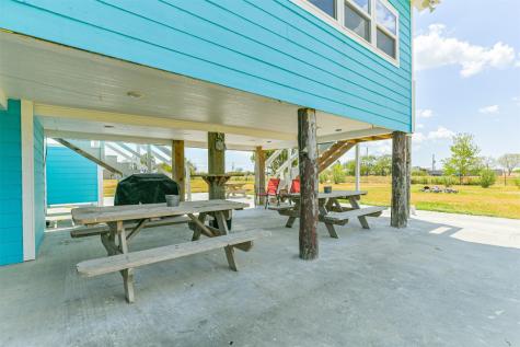 1041 N Monkhouse Drive Crystal Beach TX 77650