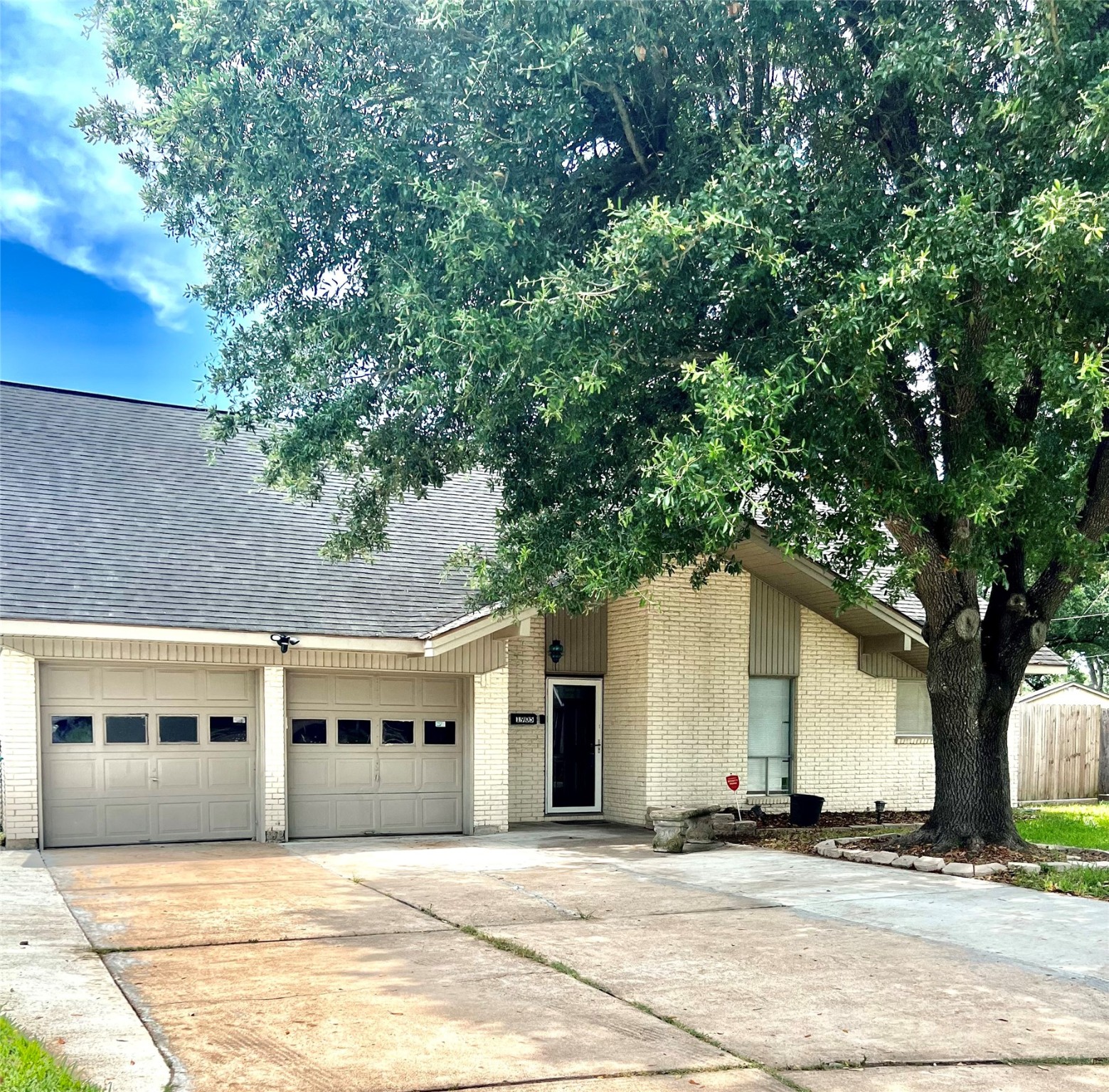1905 N Fisher Court Pasadena TX 77502