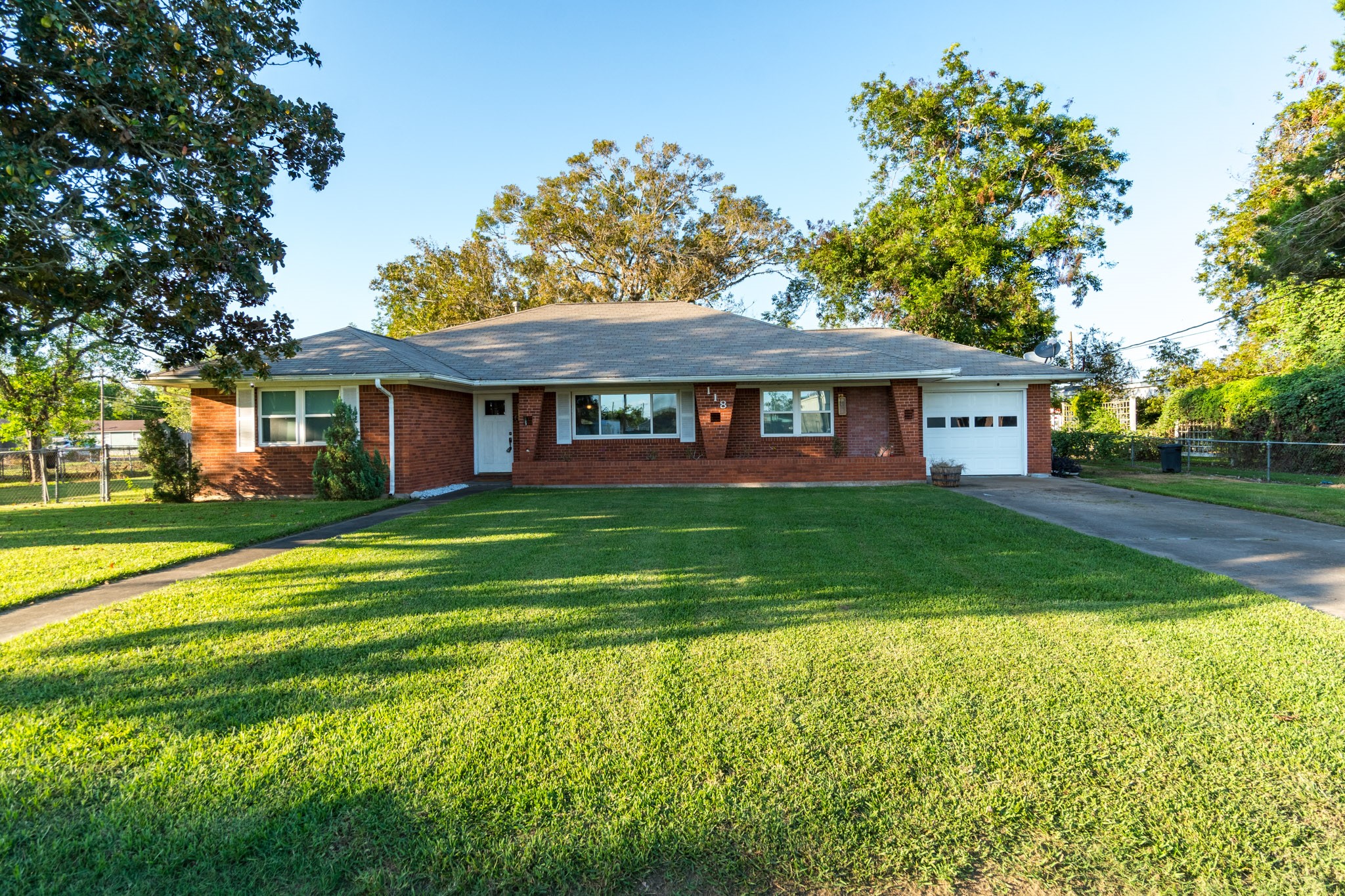 118 W Bernard Street West Columbia TX 77486