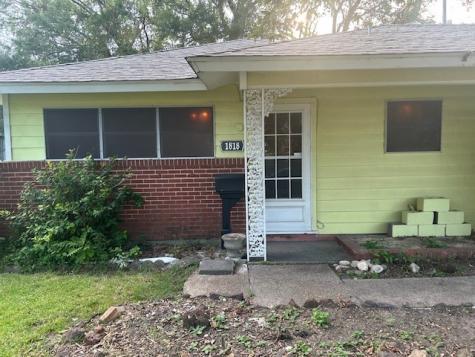1818 Ledger Lane Houston TX 77015