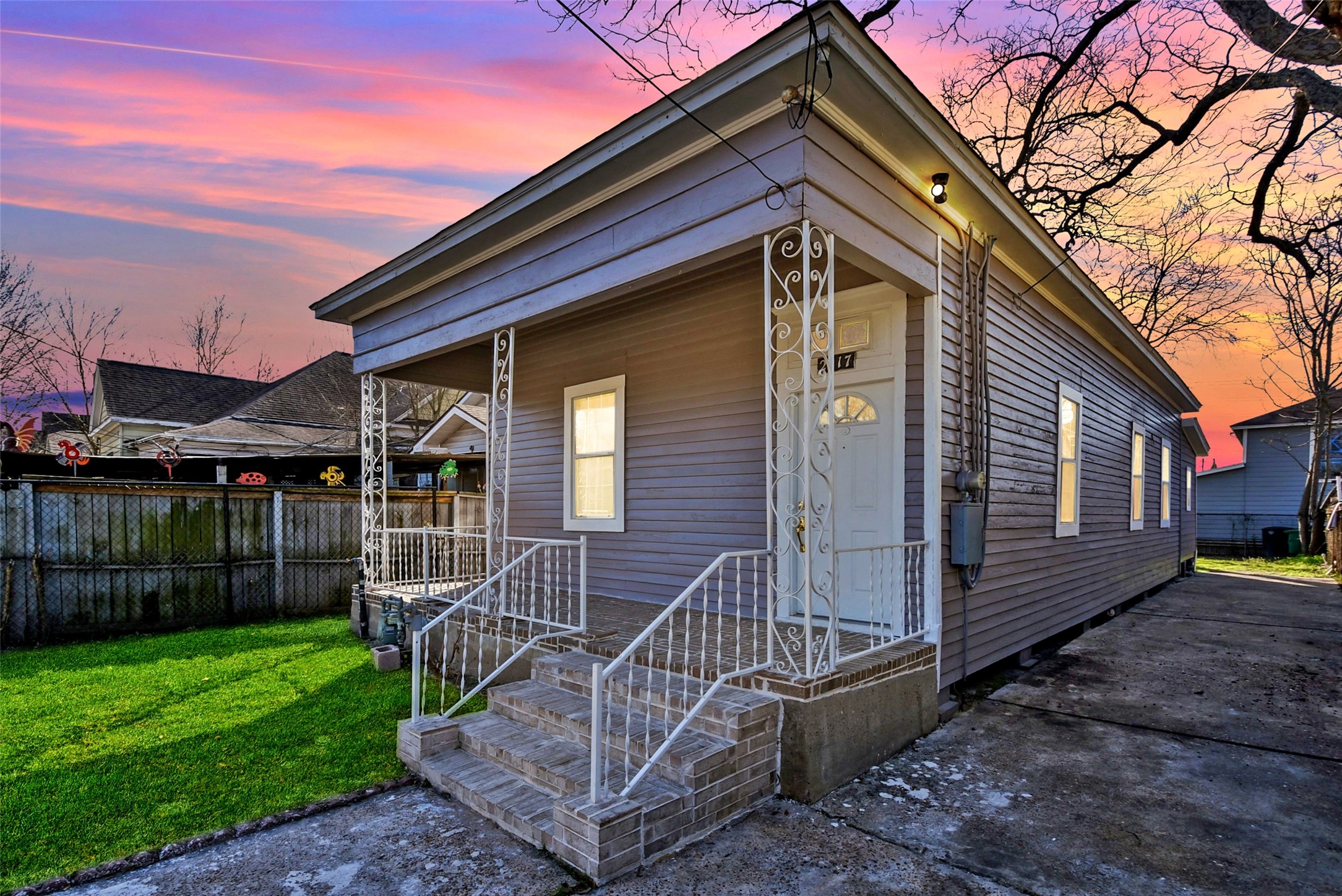 2117 Mckee Street Houston TX 77009
