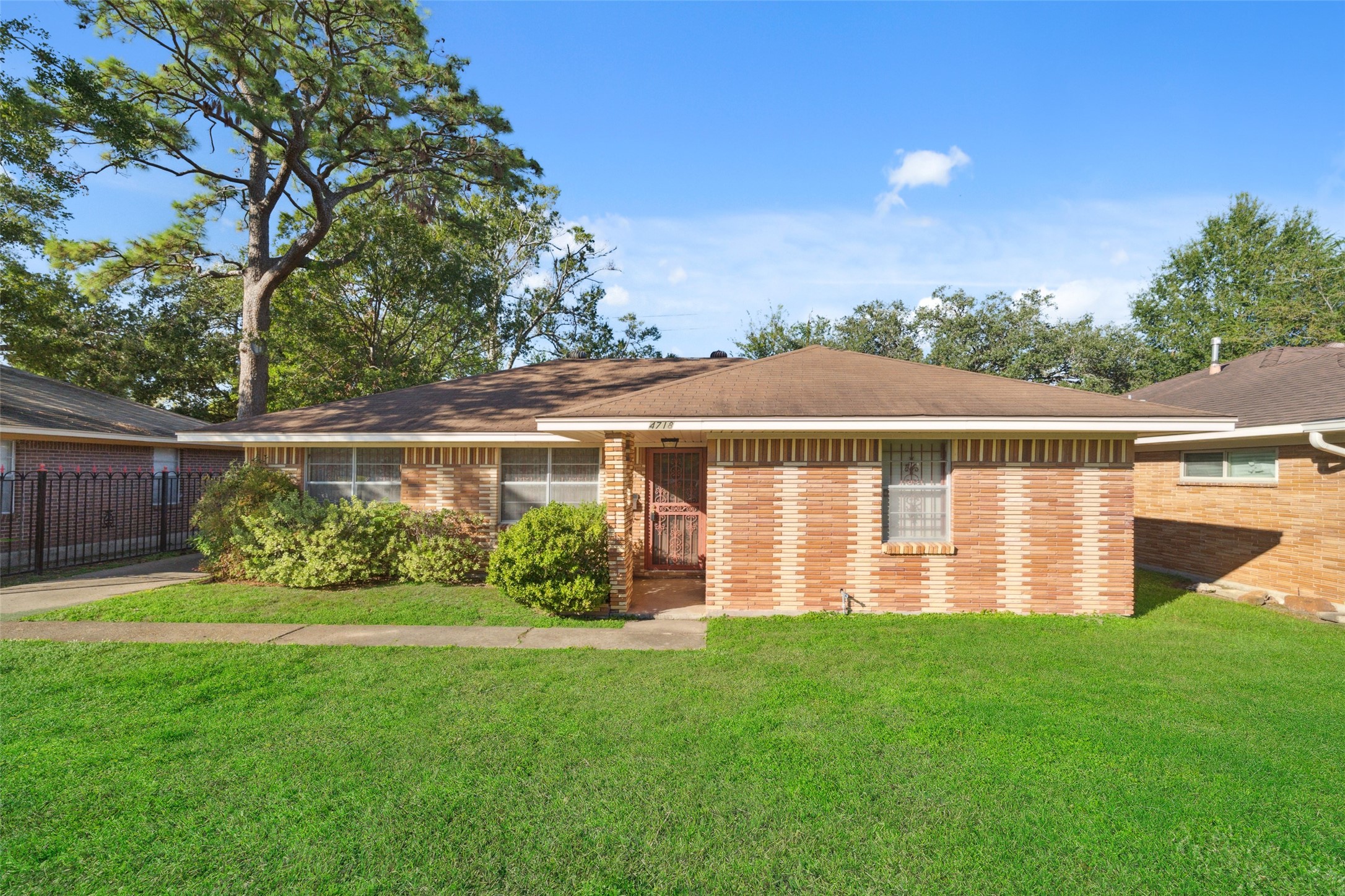 4718 W 43rd Street Houston TX 77092