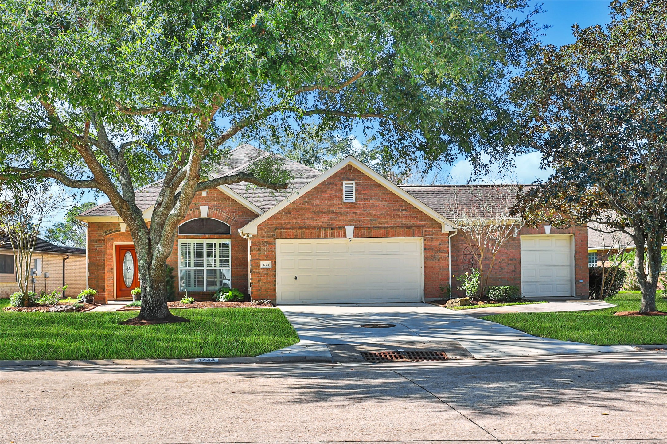 3722 E Peach Hollow Circle Pearland TX 77584