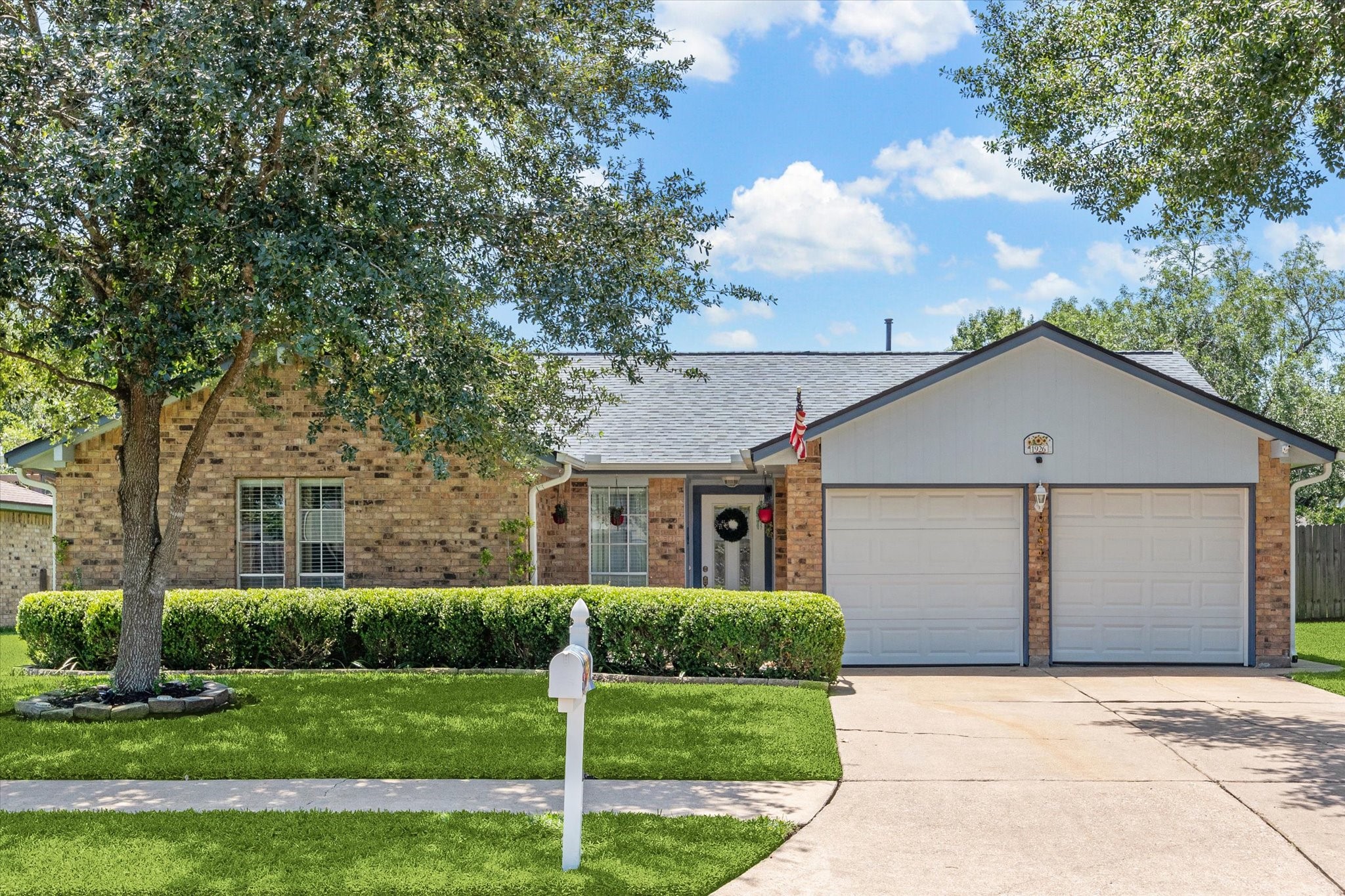 1926 Meadow Creek Drive Pearland TX 77581