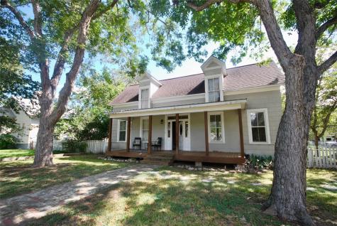 305 S Pecan Moulton TX 77975