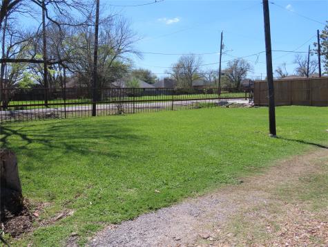 4235 Elmwood Street Houston TX 77051