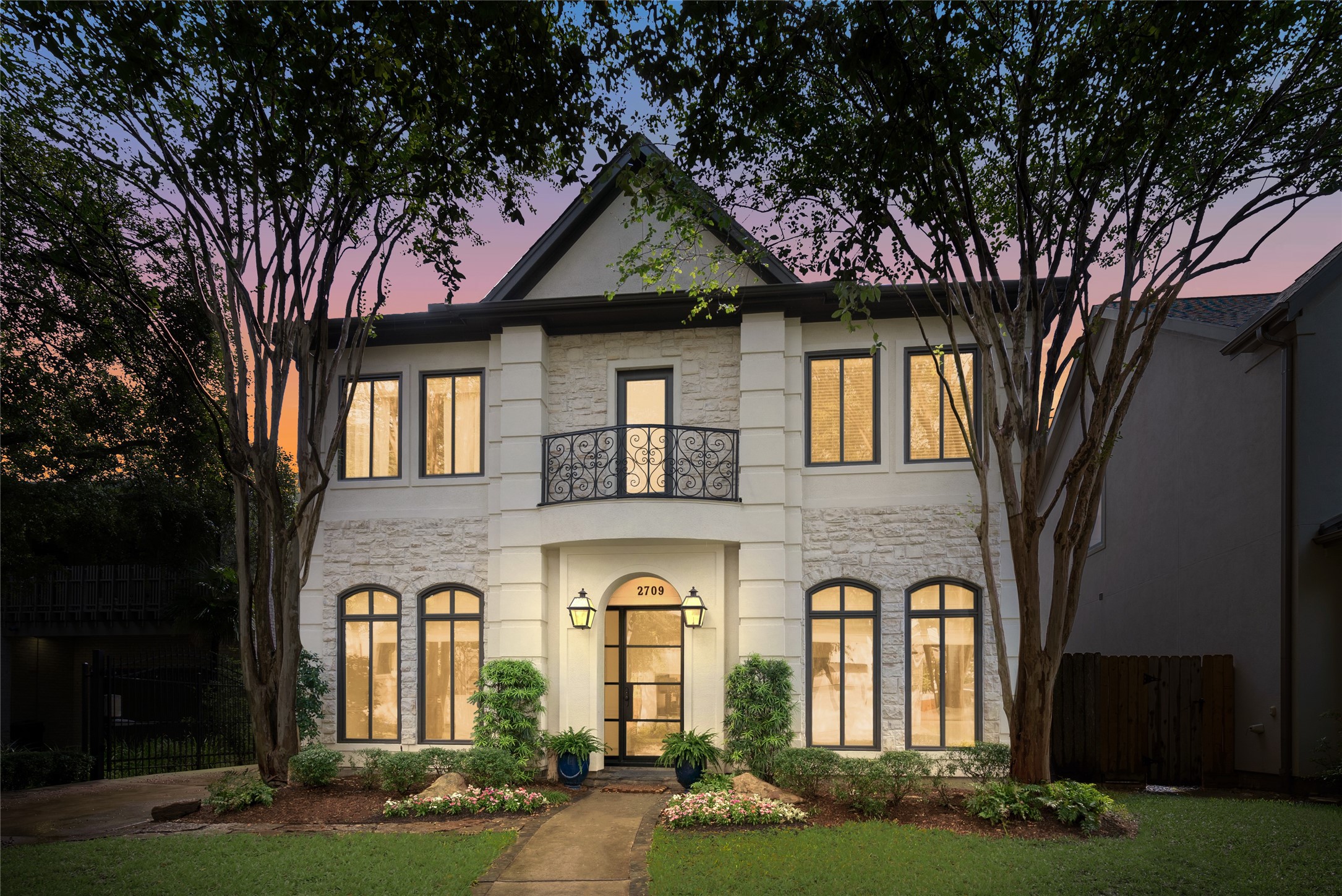 2709 Robinhood Street Houston TX 77005