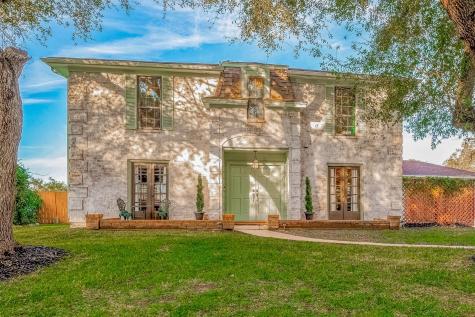 709 Tanglewood Drive Friendswood TX 77546