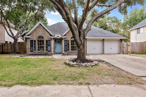807 W Houston Street Highlands TX 77562
