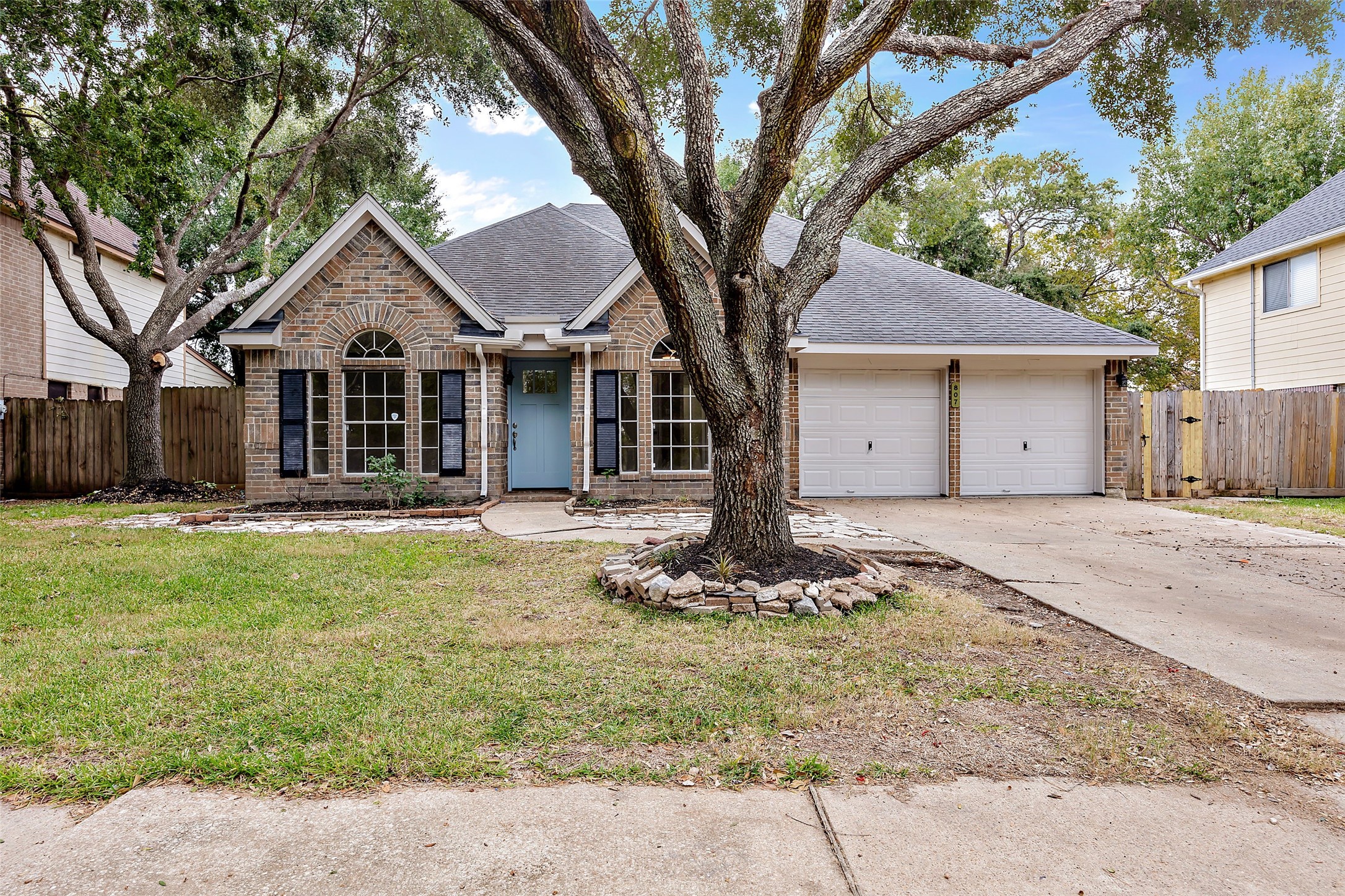 807 W Houston Street Highlands TX 77562