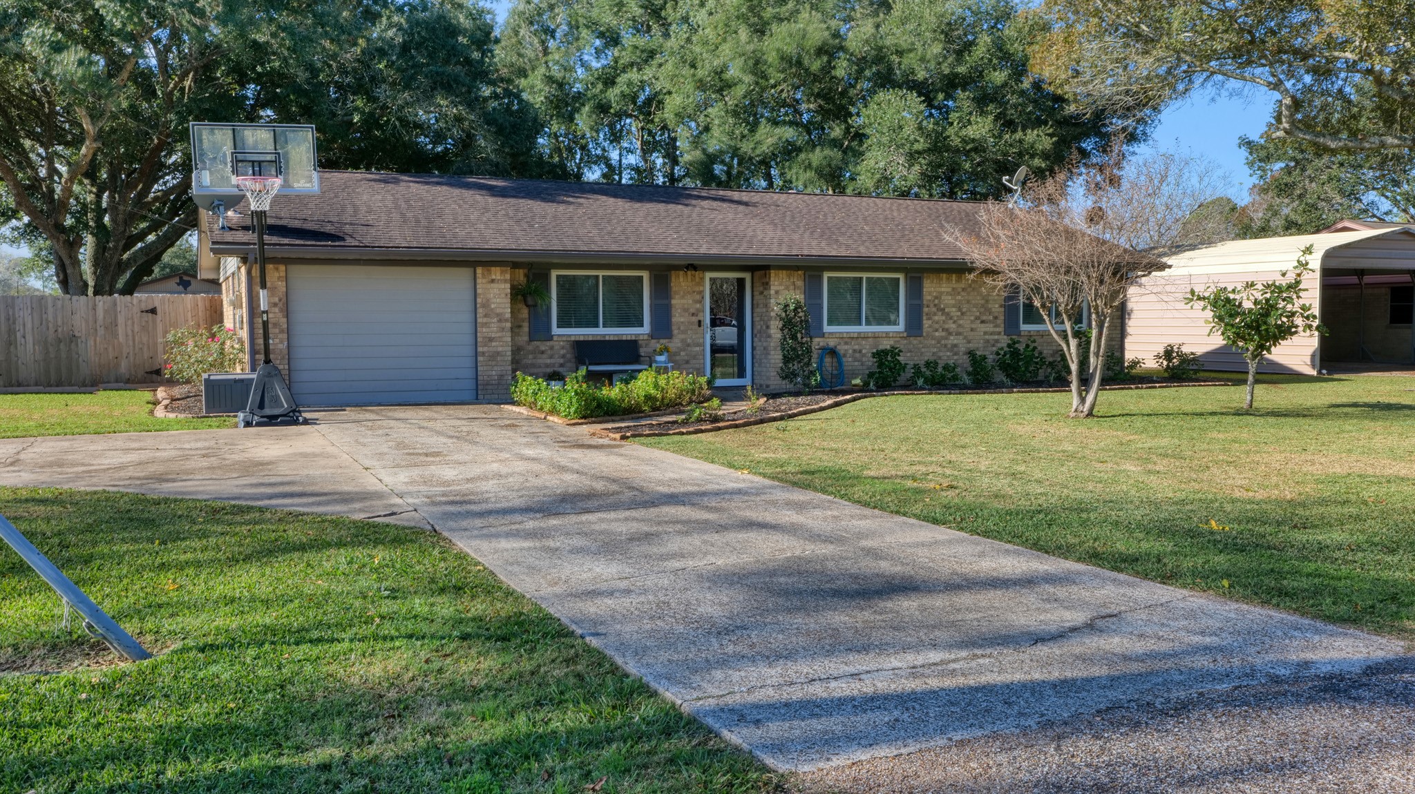 1322 Avenue H Danbury TX 77534
