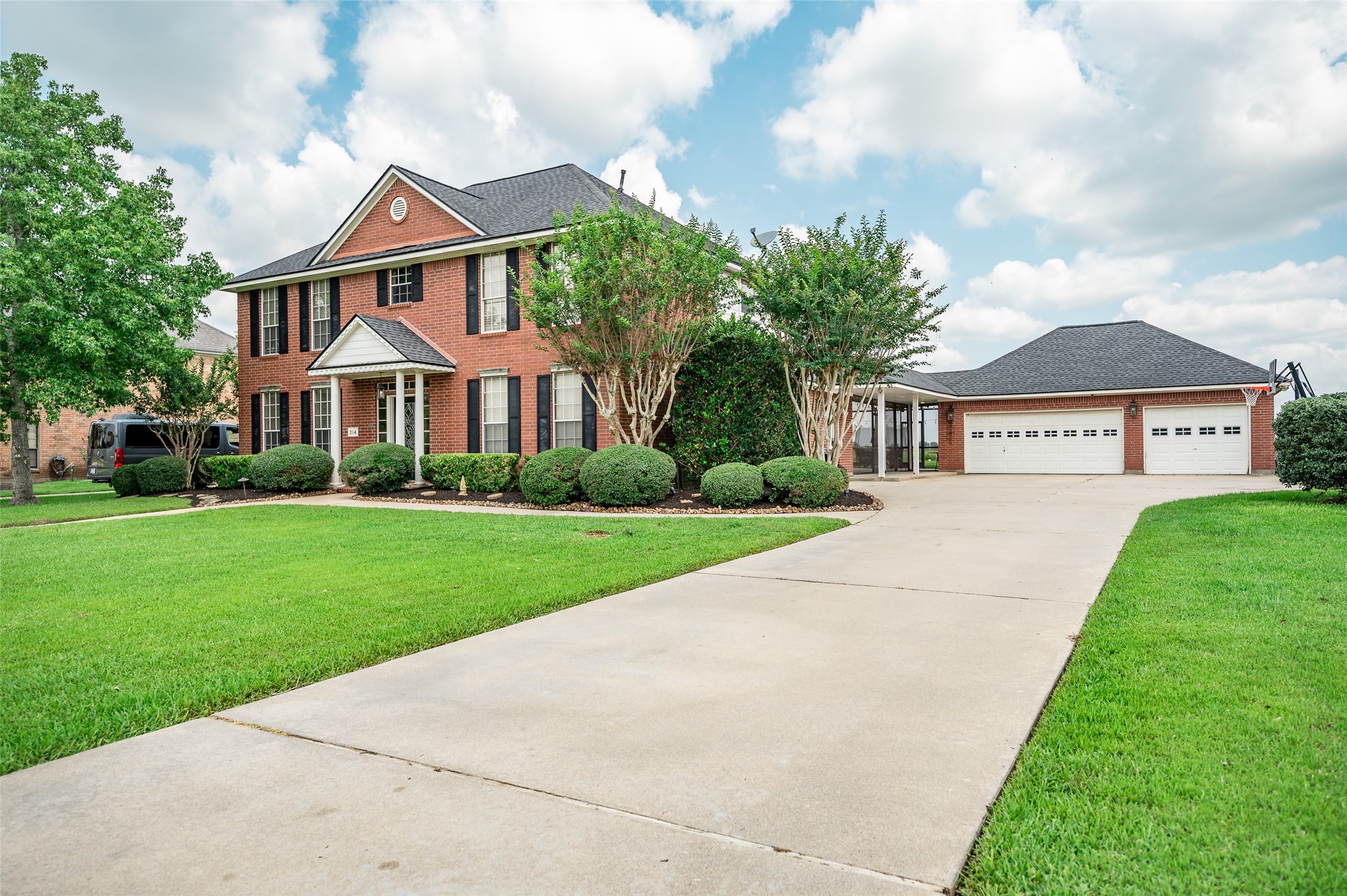 214 River Oaks Drive Lake Jackson TX 77566