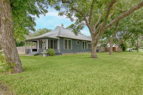 402 N Penn Street Flatonia TX 78941