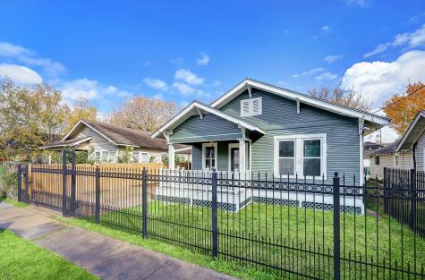1812 Mckee Street Houston TX 77009