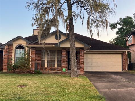 112 Almond Drive Lake Jackson TX 77566