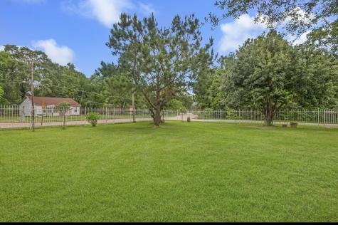 1305 N Blair Avenue Cleveland TX 77327