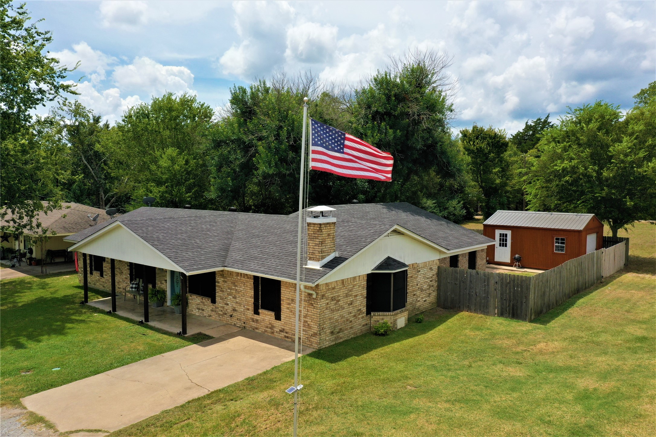 1202 S 8th Avenue Teague TX 75860