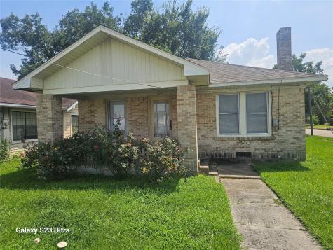 423 W Pearce Street Baytown TX 77520