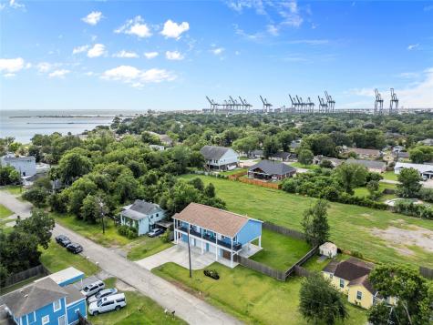 133 Bay Oaks Drive La Porte TX 77571