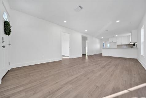 2221 Grover Avenue Galveston TX 77551