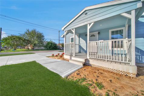2221 Grover Avenue Galveston TX 77551