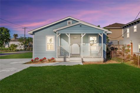 2221 Grover Avenue Galveston TX 77551