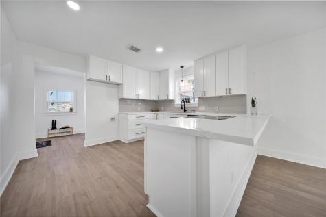 2221 Grover Avenue Galveston TX 77551