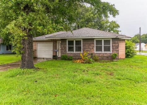 2400 Owens Avenue Groves TX 77619