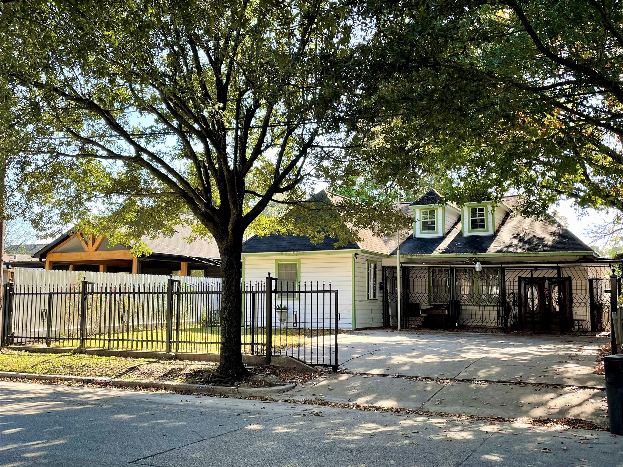 1010 Canadian Street Houston TX 77009