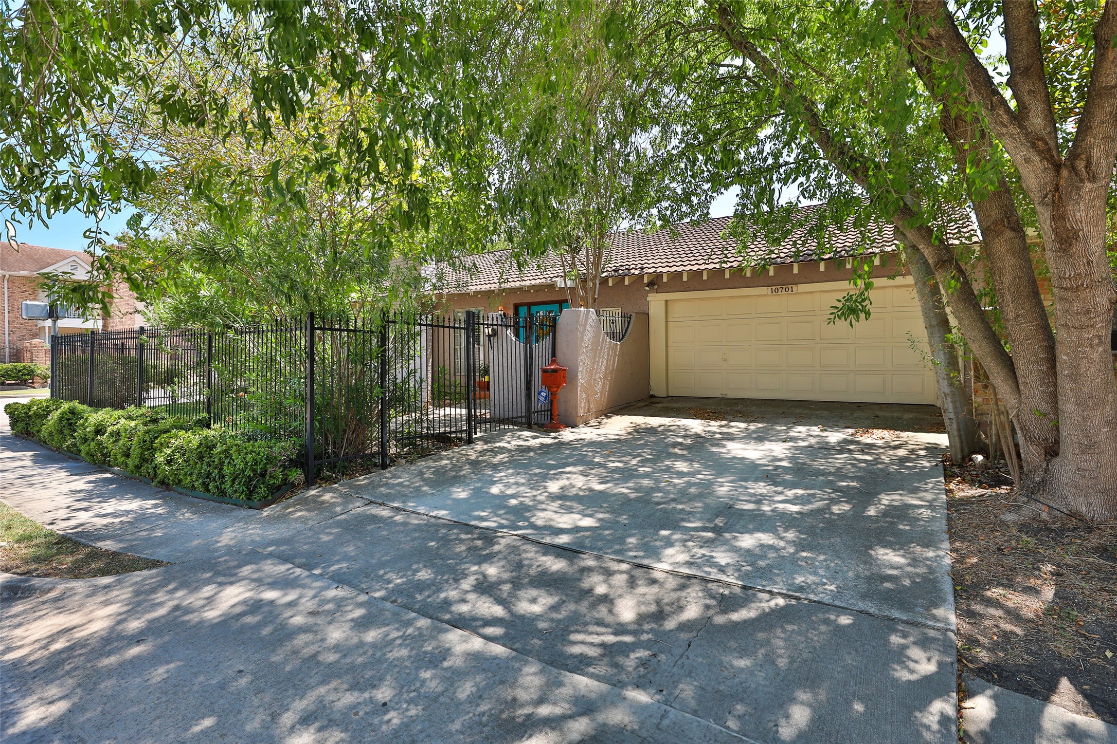 10701 Briar Forest Drive Houston TX 77042