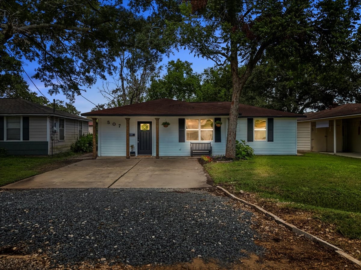 507 E Dumble Street Alvin TX 77511