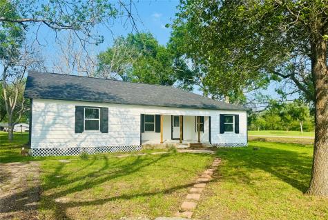 1623 Avenue J Danbury TX 77534