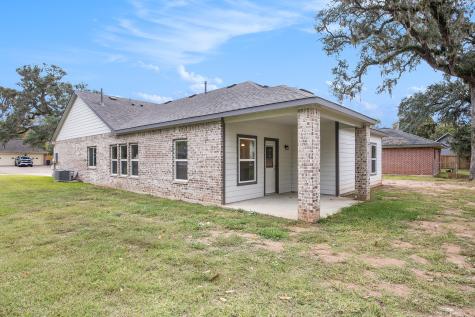 221 Inwood Drive West Columbia TX 77486