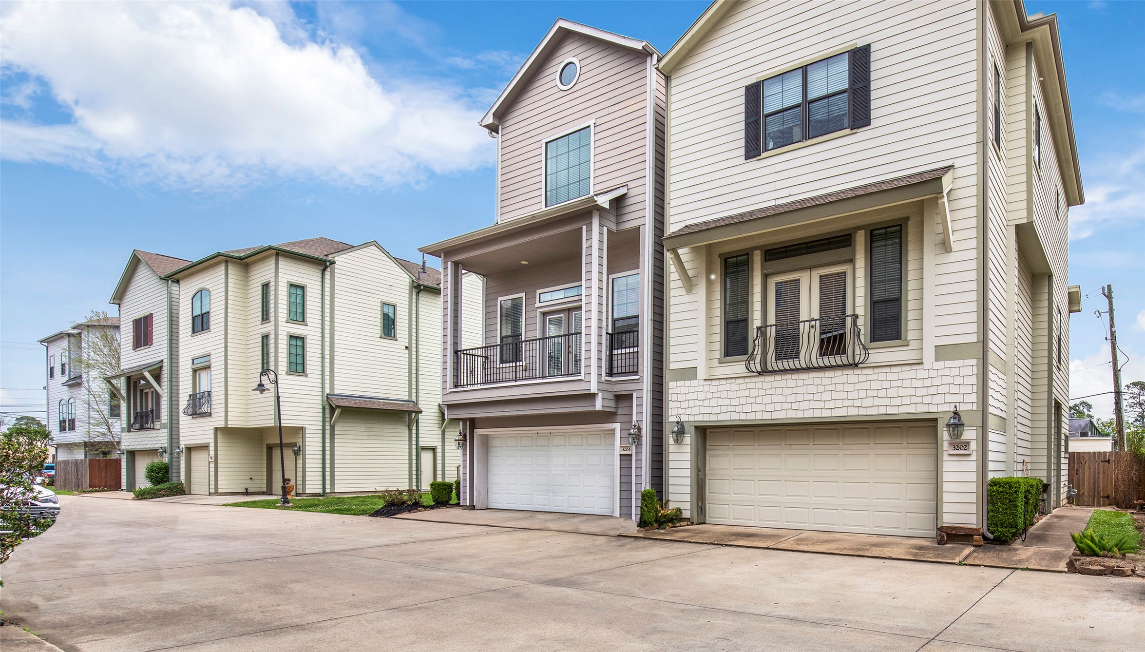 3204 Garden Oaks View Houston TX 77018