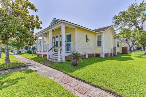 3927 Bernardo De Galvez Avenue Galveston TX 77550