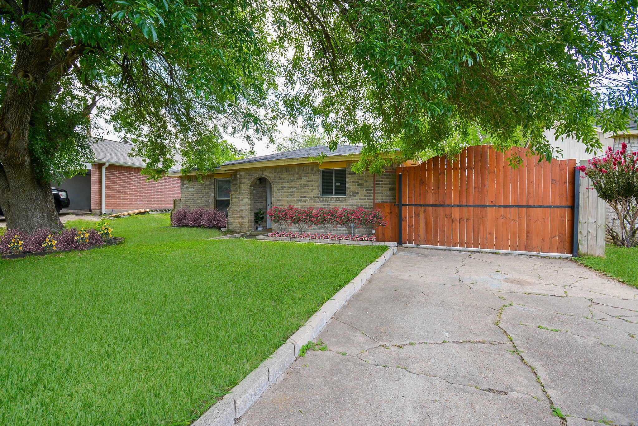 5527 Gatewood Avenue Houston TX 77053