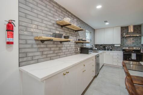 9515 Meadowglen Lane Houston TX 77063