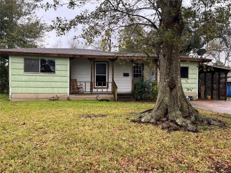 120 Wisteria Street Lake Jackson TX 77566