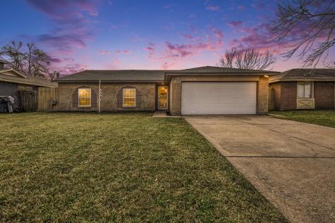 10006 Sparrow Street La Porte TX 77571